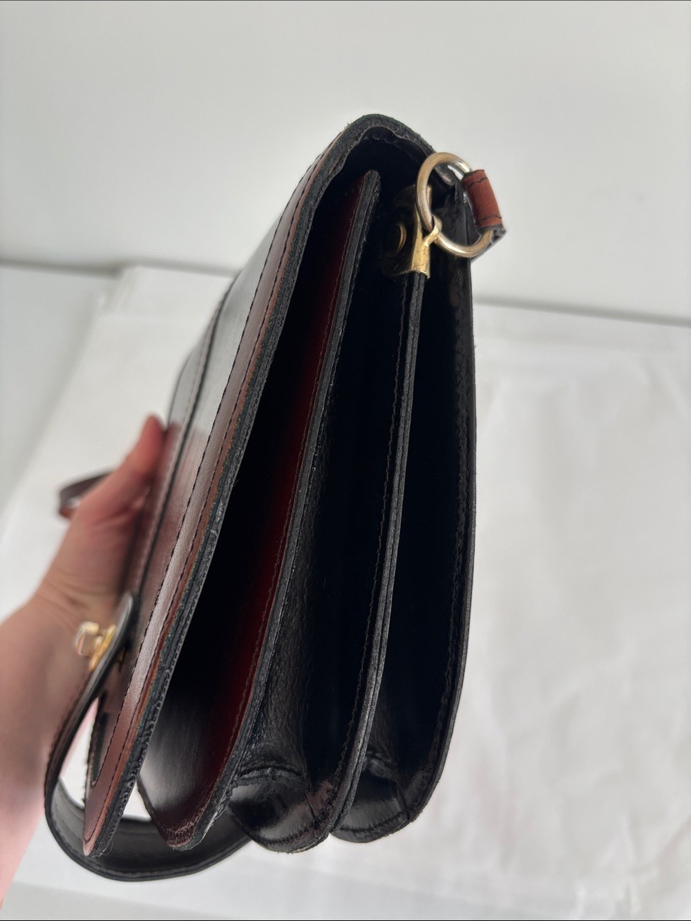 Stunning vintage vegan leather crossbody bag purse turn lock black brown pocket - Picture 8 of 15